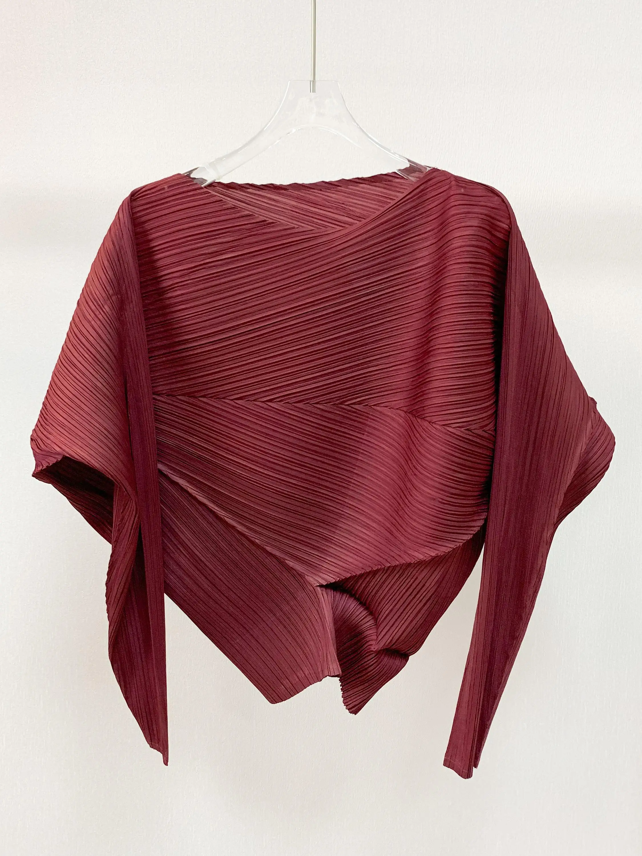 Camiseta de Color sólido Miyake 2025 primavera abierta nueva camisa de diseño de Tops plisados de forma fina versátil