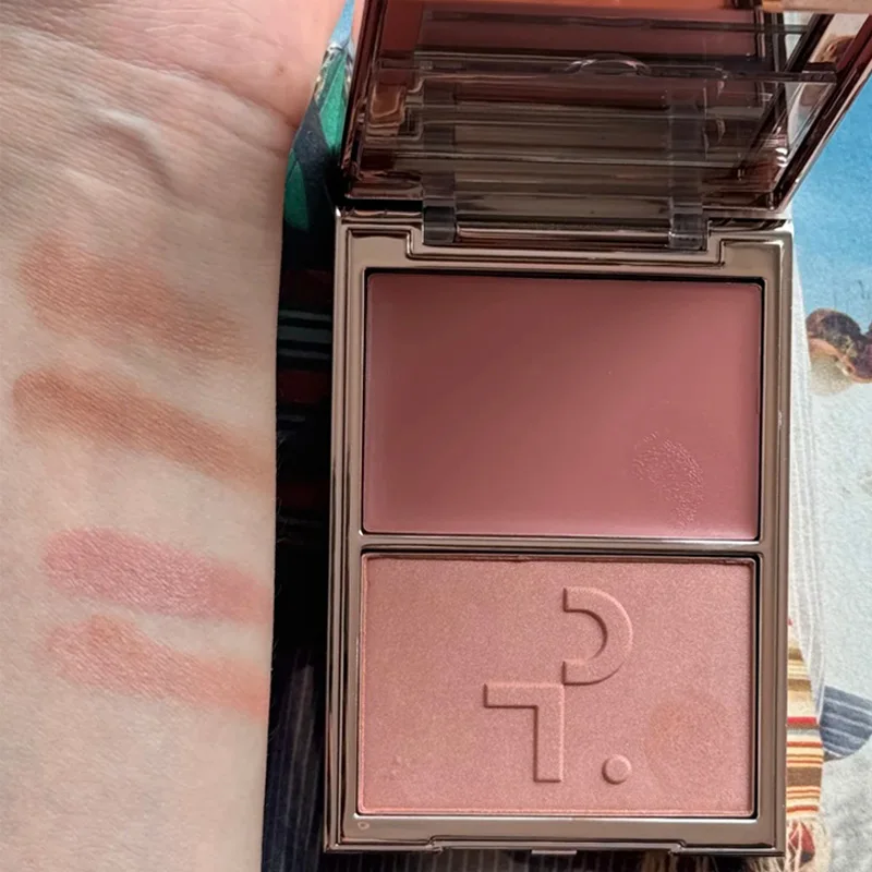 Patrick-Ta Double-take Creme & Powder Blush, acabado mate satinado, textura de polvo fino, productos de rubor cremoso de la popular marca.