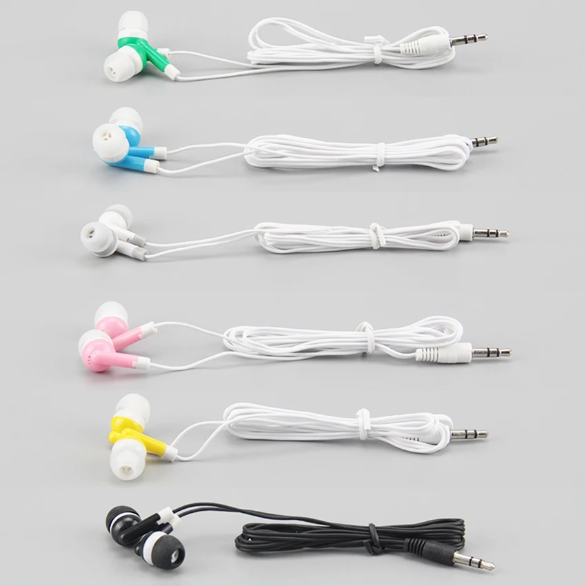 100 Uds auriculares desechables de bajo costo 3,5 MM auriculares estéreo con cable para museo escuela biblioteca autobús tren avión regalo de empresa