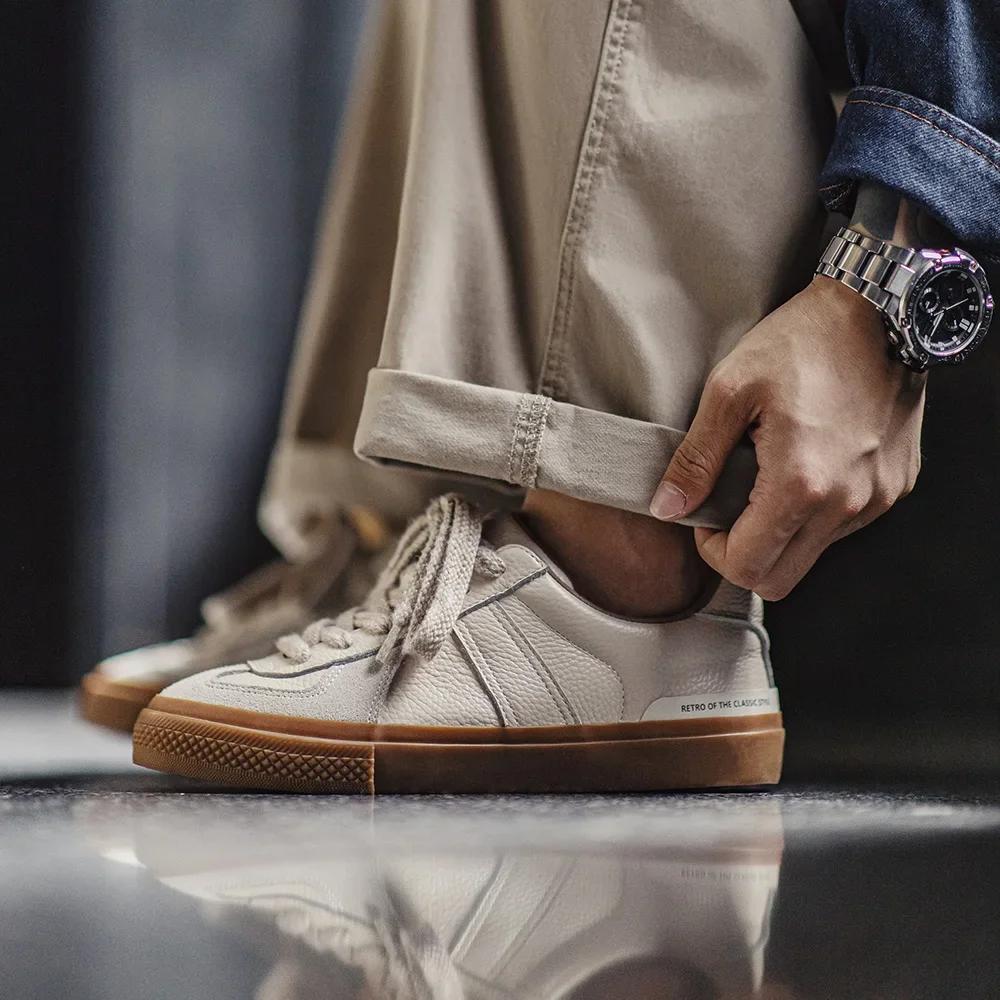Maden nuevos zapatos de entrenamiento cómodos de cuero de grano completo para hombres zapatillas bajas transpirables versátiles de uso diario zapatos casuales al aire libre