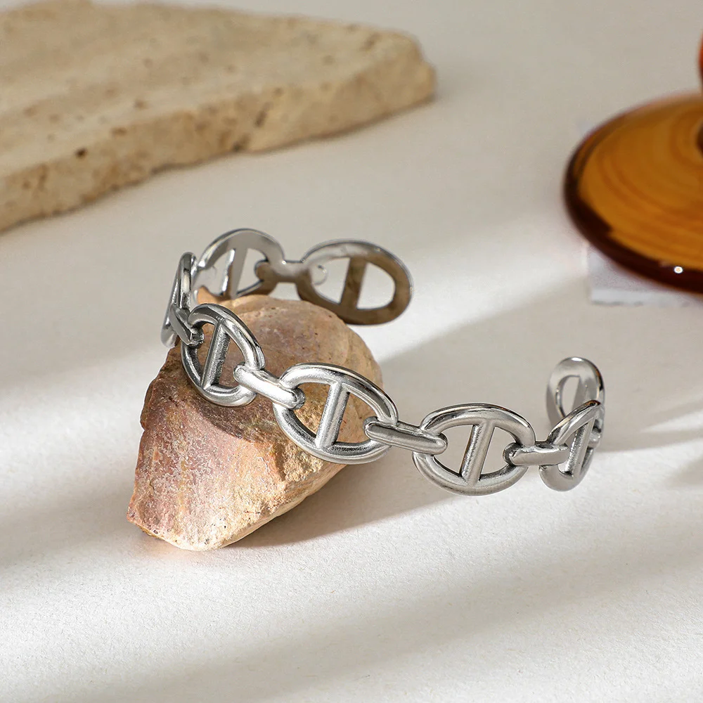 Pulsera abierta de acero inoxidable con diseño de nariz de cerdo, chapada en oro, a prueba de agua y resistente a la decoloración, para mujer.