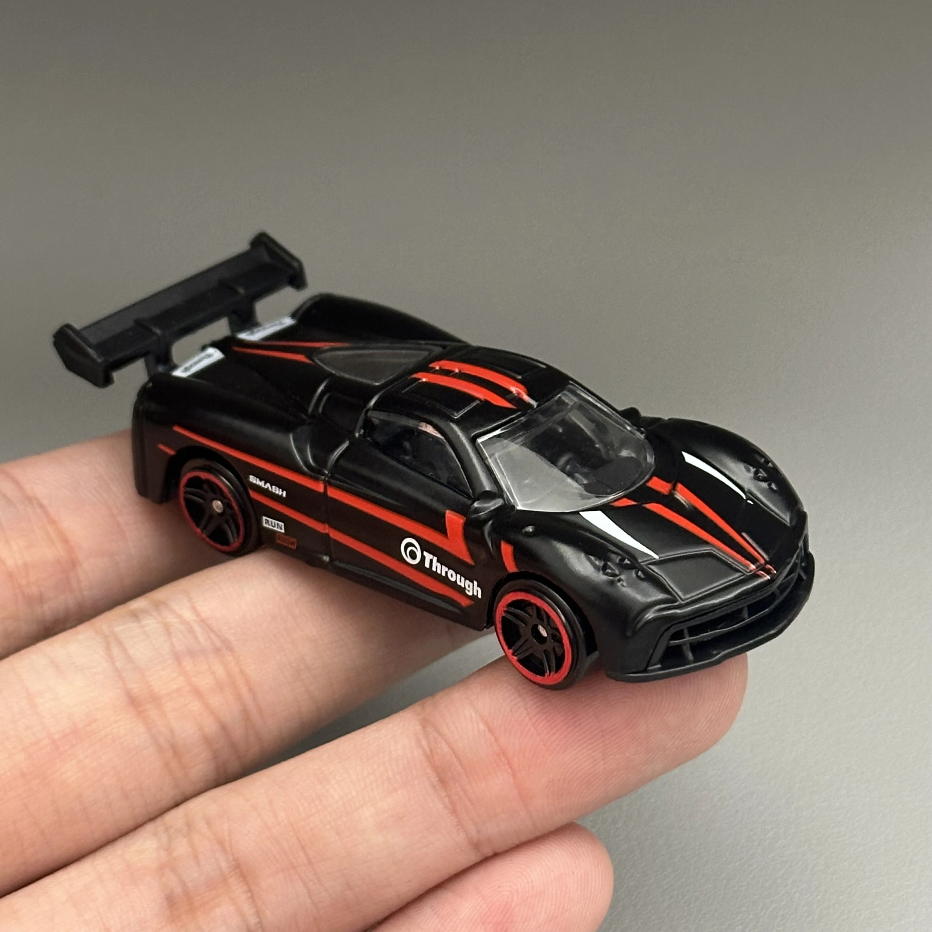 Modelo de coche a escala 1/64, vehículo de aleación de metal, juguete en miniatura, coche realista de colección, regalo para niños y decoración de escritorio.