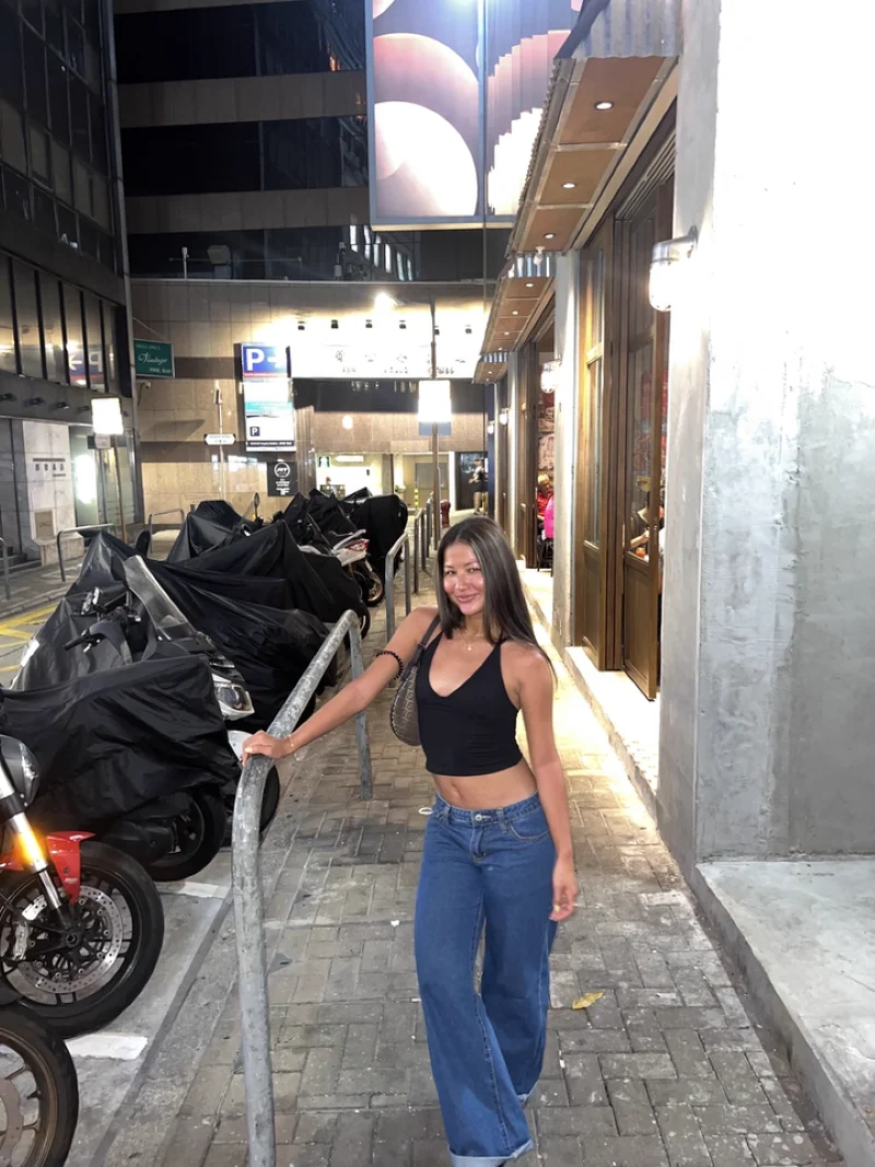 Camisola con cuello halter y escote en V profundo, top corto ajustado, top sin espalda ajustado que realza la cintura, prenda exterior versátil, camiseta básica de color liso para un look atrevido