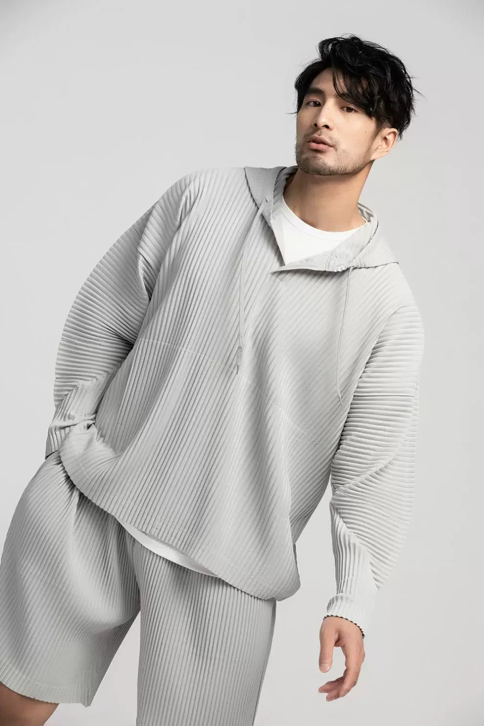 Miyake pantalones cortos plisados para hombre, pantalones de cinco puntos, pantalones deportivos casuales holgados, pantalones plisados japoneses