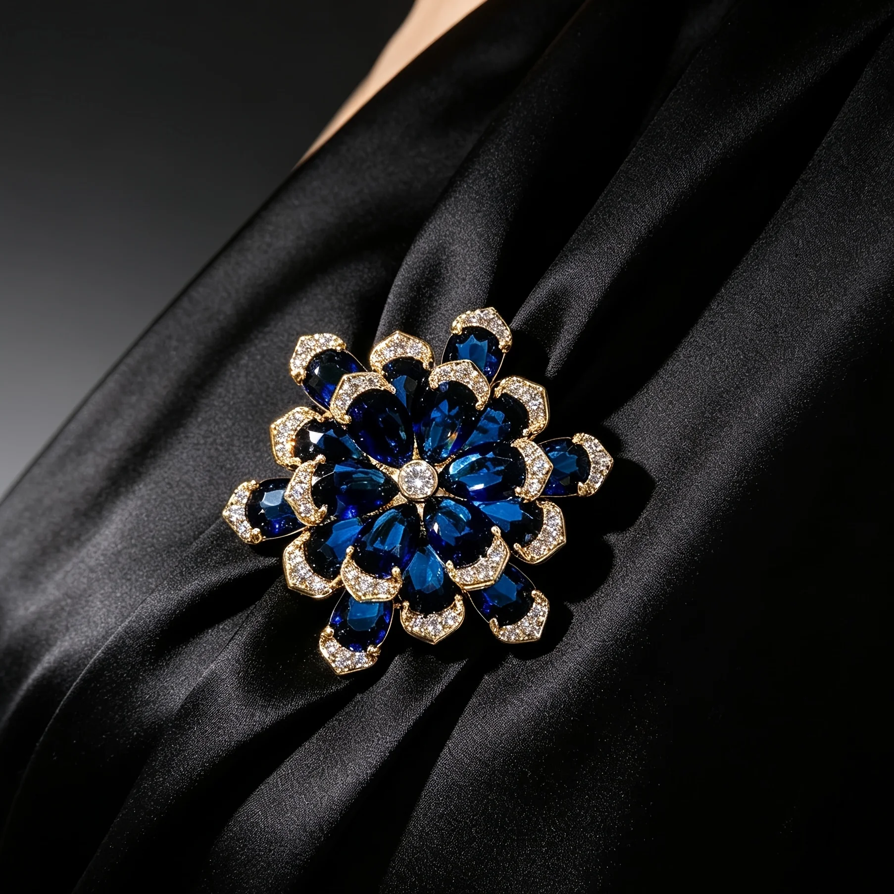 Broche de lujo azul con flores multicapa, pin de solapa con flor llena de pedrería, elegante pin para traje, abrigo y bufanda de mujer