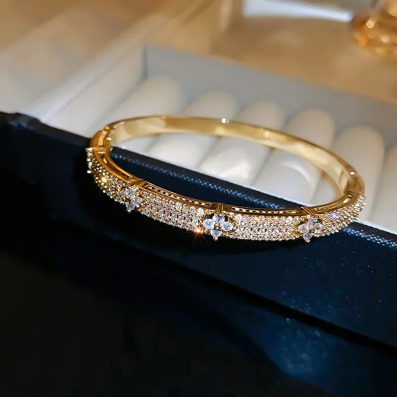 Brazalete de moda chapado en oro y plata adornado con circonita cúbica brillante de lujo para mujer, joyería de uso diario para fiesta y boda