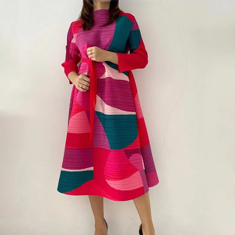 Vestido plisado con cinturón para mujer, prenda de vestir femenina con diseño geométrico de colores llamativos, de talla grande, estilo informal, a la moda, novedad de primavera, 2024