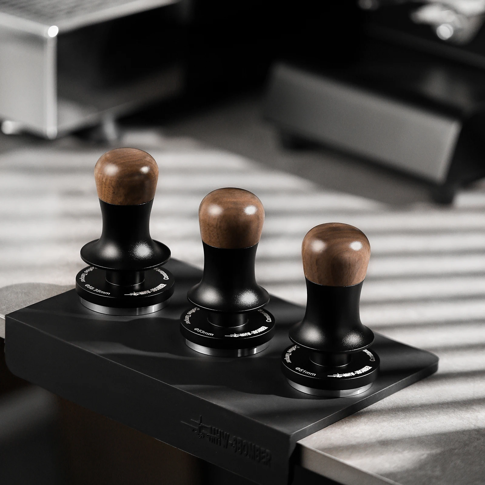 MHW-3BOMBER Tamper de café de presión constante de 30 lb 51 mm 53 mm 58 mm Tampers planos para café expreso con herramienta de b