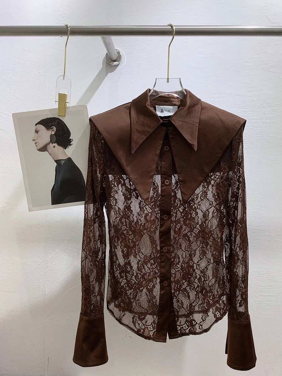 TWOTWINSTYLE Blusa Sexy Ajustada de Encaje con Malla para Mujer, Cuello Solapa, Manga Larga, Blusa Casual Transparente con Parches, Nueva
