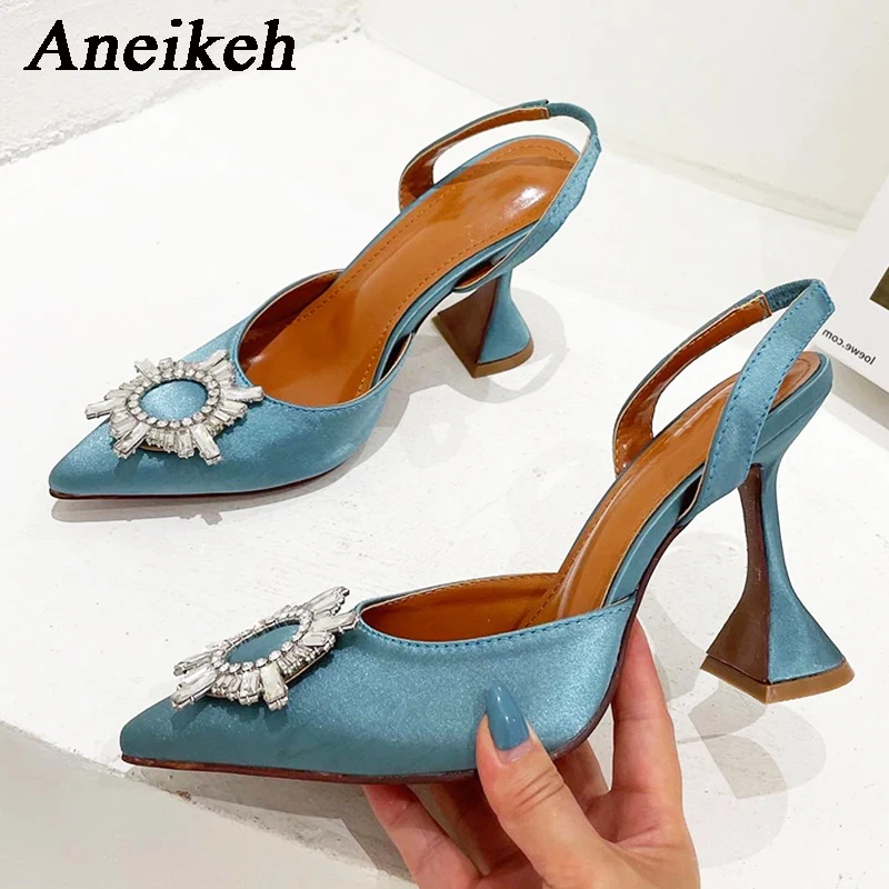 Marca Aneikeh, tacones altos de seda para mujer, tacones altos con Nudo de mariposa de cristal de lujo, zapatos puntiagudos de verano, zapatos de tacón triangular para novia