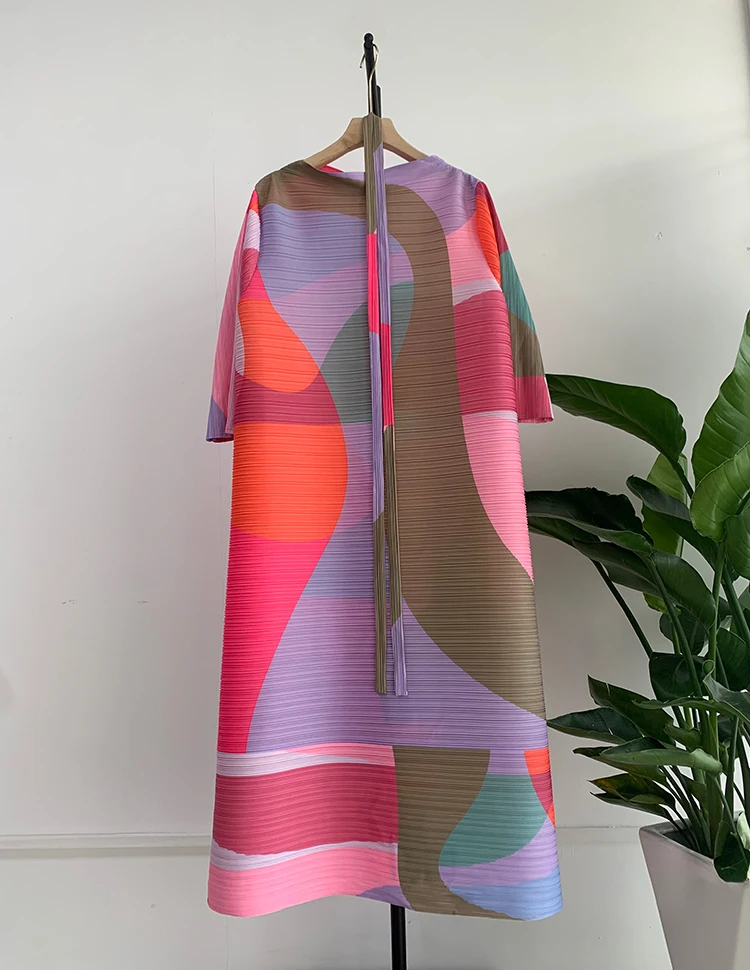 Vestido plisado con cinturón para mujer, prenda de vestir femenina con diseño geométrico de colores llamativos, de talla grande, estilo informal, a la moda, novedad de primavera, 2024