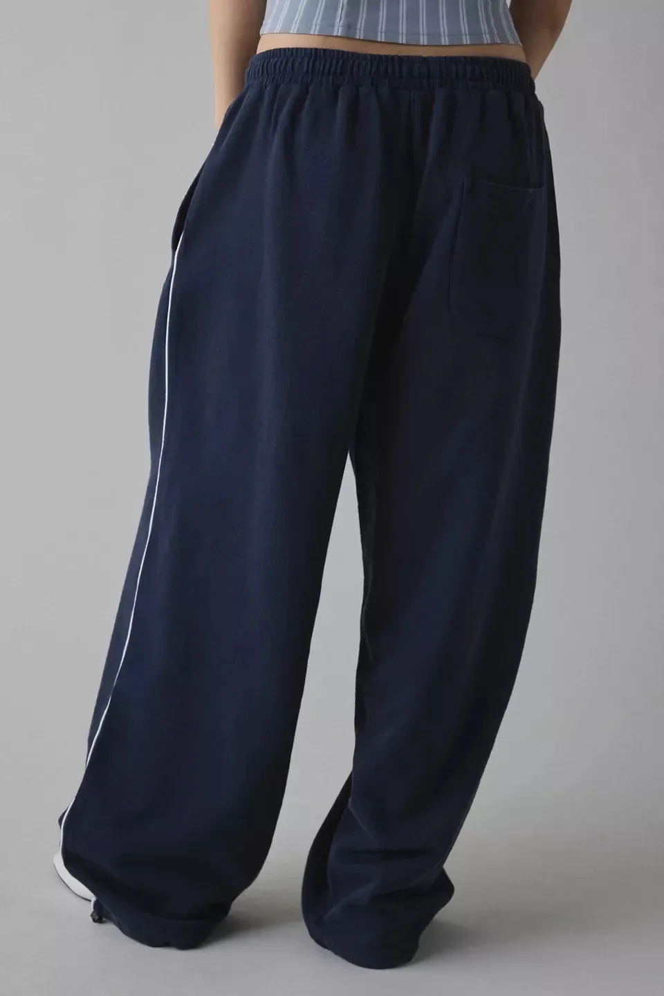 M6067 Pantalones de pierna recta de estilo informal de moda sueltos bordados pantalones largos deportivos de moda que combinan con todo