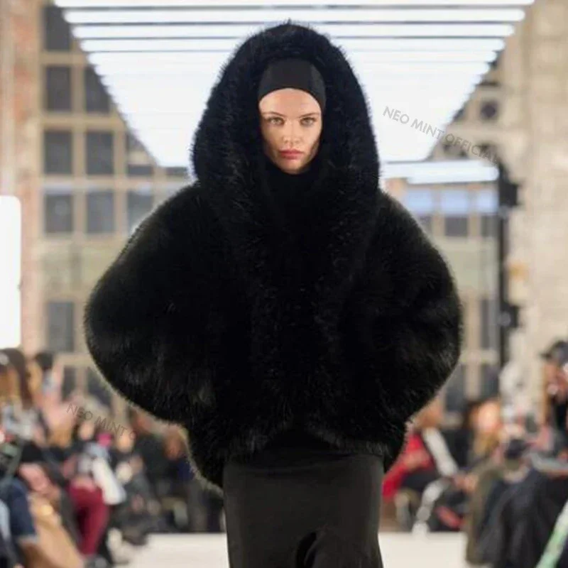 Neo Mint marca pasarela moda icónica con capucha Batwing abrigo de piel sintética mujeres Chic invierno Hailey Bieber abrigo peludo chaqueta de piel de zorro