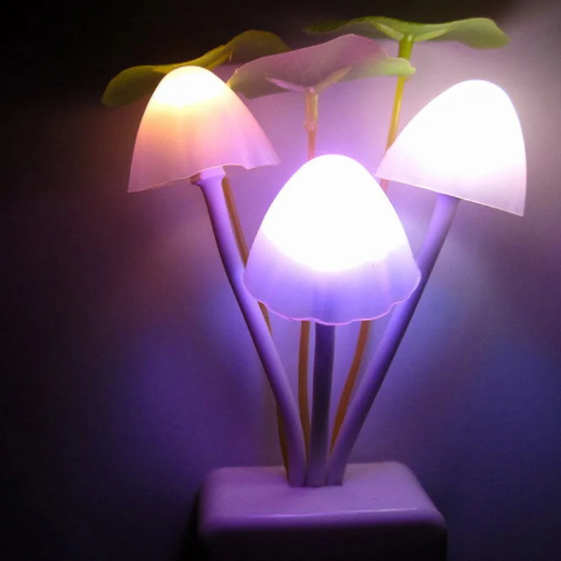 Novedad hongo luz nocturna enchufe UE y EE. UU. Sensor de luz 220V 3 LED colorido lámpara de seta luces de noche Led
