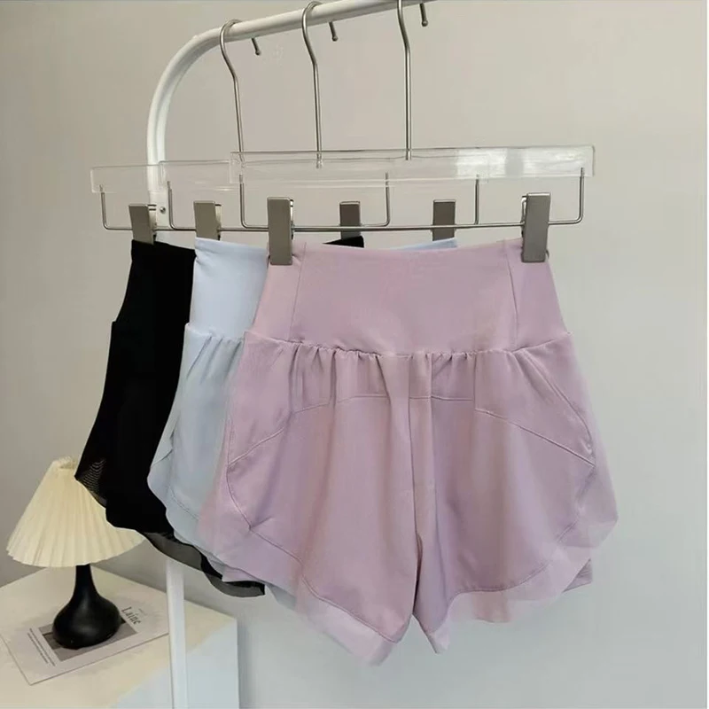 Pantalones cortos deportivos de yoga para mujer, pantalones cortos casuales transpirables de dos piezas falsos de malla suelta antideslumbrantes para correr para fitness