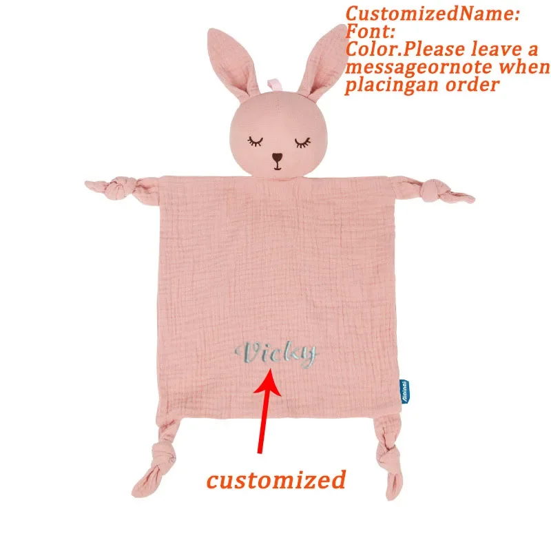 Juego de edredón y babero personalizados para bebé con nombre bordado y diseño de animales, ideal para regalo de baby shower o Pascua.