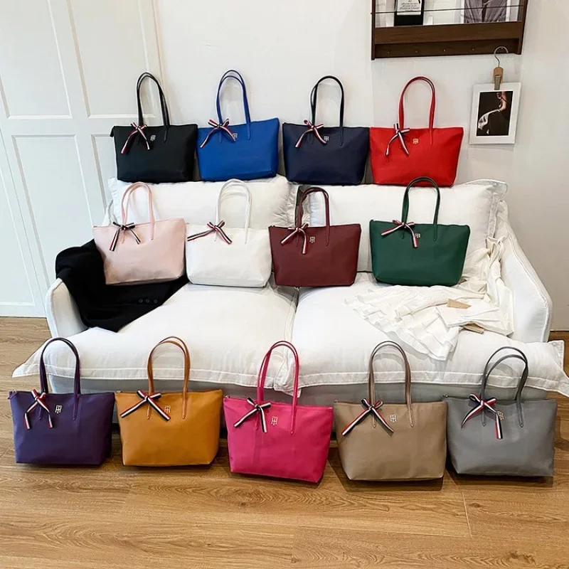 Bolso inspirado en el pescador con múltiples bolsillos y material de cuero encerado duradero