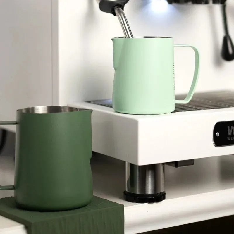 Taza de café Latte Art de acero inoxidable de 400ml/600ml, jarra de leche de doble escala, taza de leche de espuma de leche con boca puntiaguda, herramienta de arte Latte Barista