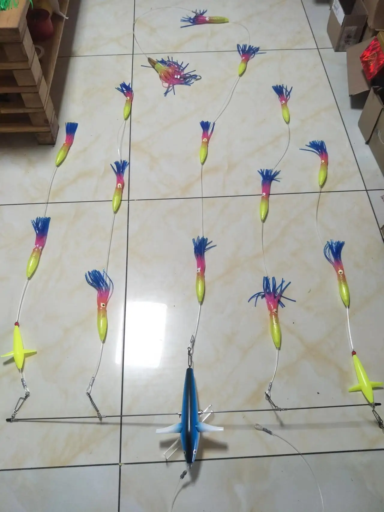 Marlin Tuna Teaser Bird Splashbar SpreaderBars con señuelos premium de 9', aleación de níquel de titanio de 36', versión de instalación con dirección a la derecha