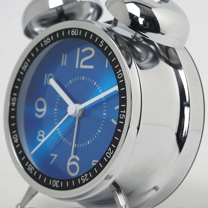 Reloj despertador pequeño para estudiantes de arte del hierro, reloj de mesa silencioso a la moda para niños, reloj de cuarzo con puntero luminoso creativo de escritorio