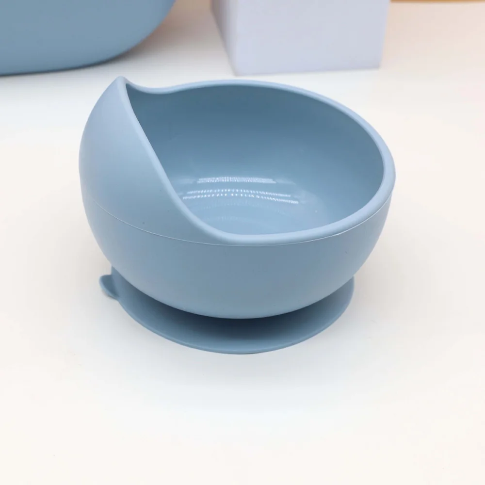 Juego de vajilla de silicona para bebé de 7 piezas, babero, plato, tazón con ventosa, vaso 2 en 1, taza para refrigerios, cuchara y tenedor de madera