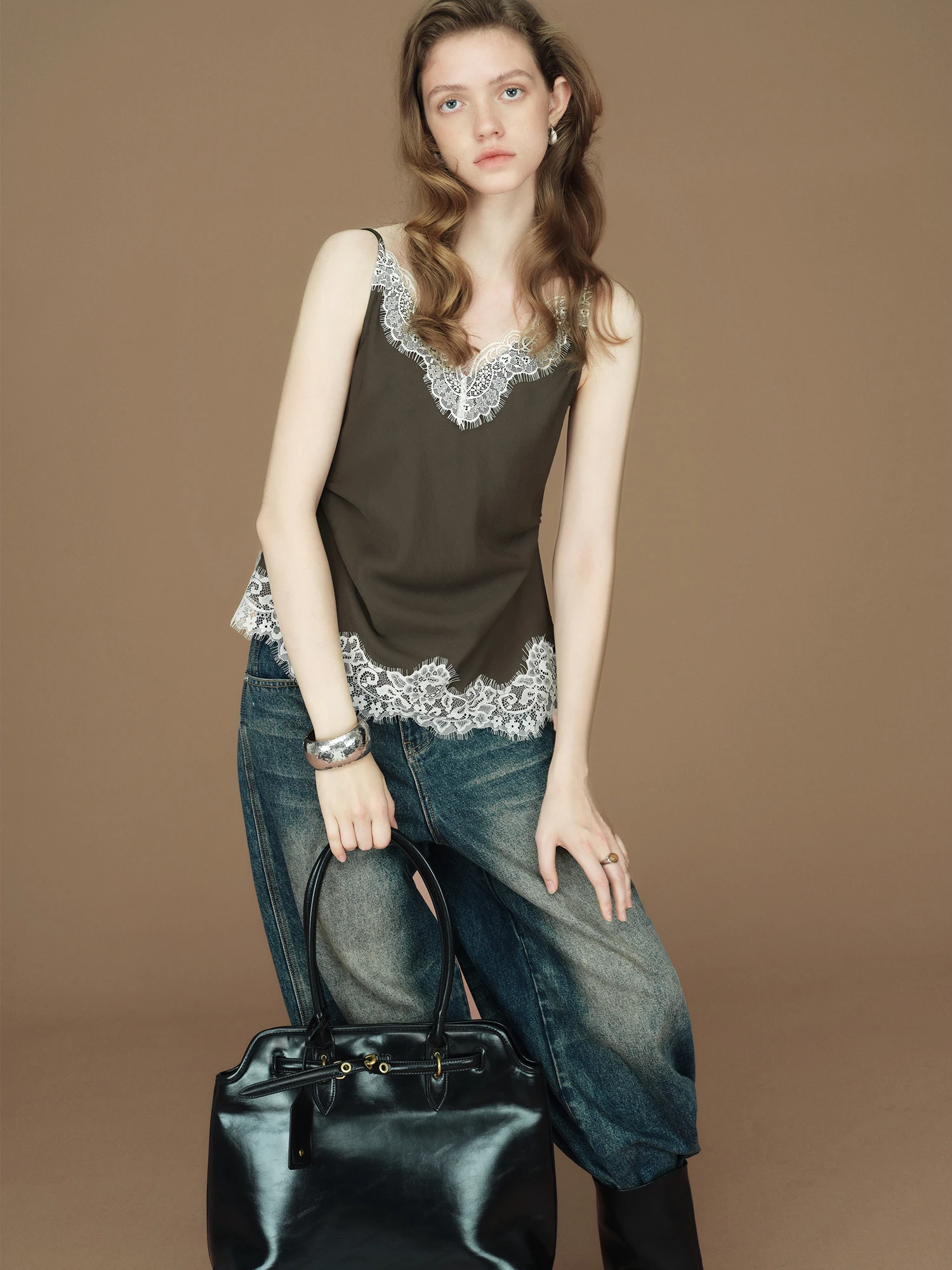 FSLE【Serie Premium】Camisola de mezcla de lino con ribete de encaje para mujer, top ajustado a la cintura para un estilo romántico y elegante para el día a día