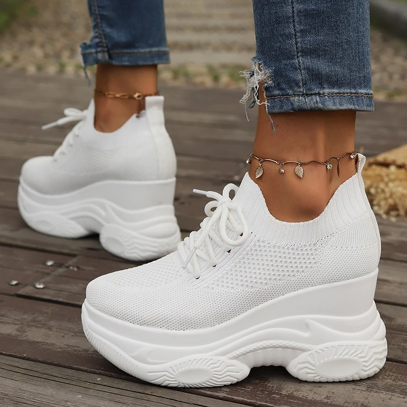 Zapatillas de deporte blancas de punto con tacones de cuña para mujer, zapatillas transpirables con plataforma gruesa para primavera y otoño, zapatillas para correr de malla sin cordones para mujer 42