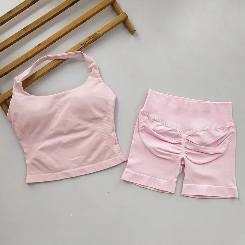 Conjunto de yoga de 2 piezas para mujer: top halter sin espalda y shorts sin costuras de cintura alta, ideal para fitness y entrenamiento.