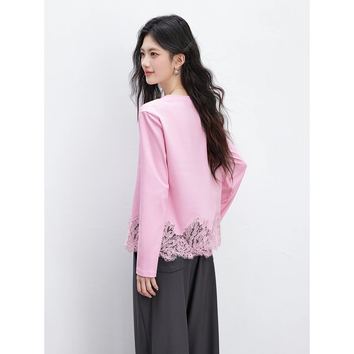 VIMLY Camisetas informales para mujer, primavera 2026, nueva moda, cuello redondo, ribete de encaje en contraste, Top holgado y versátil de manga larga A3980