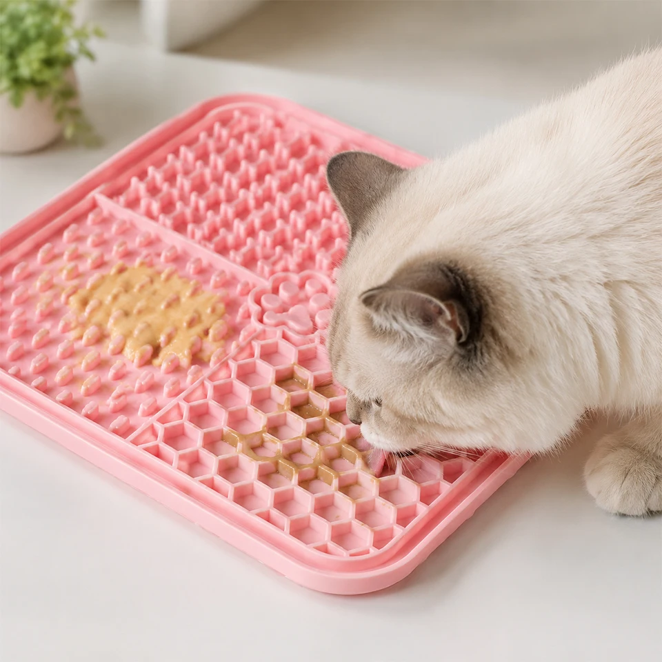 Alfombrilla de silicona de grado alimenticio para alimentación lenta de 15.5x15.5cm con fuerte ventosa, tapete anti-golpeo para comida de perros y gatos