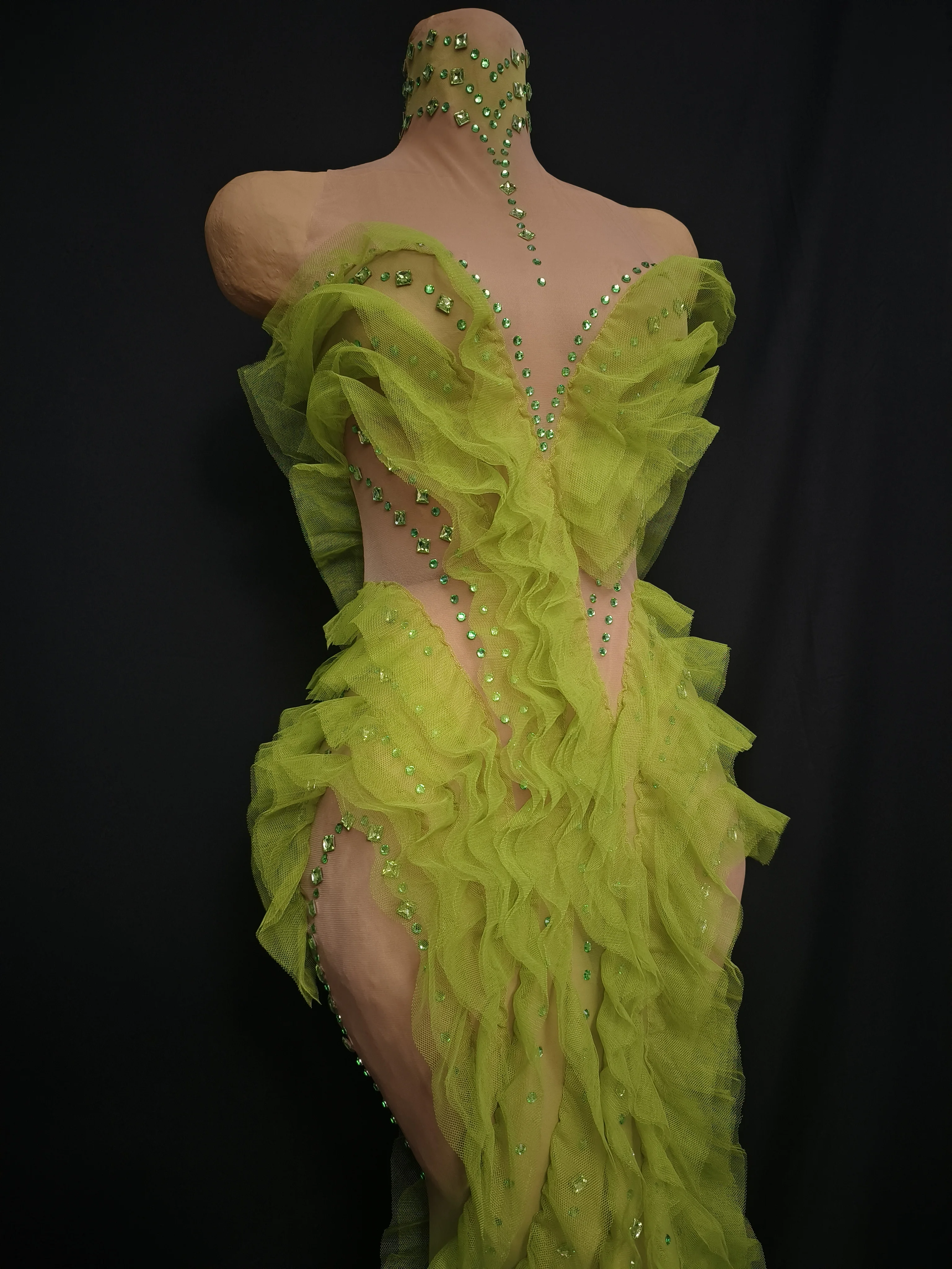 Vestido largo elegante con volantes y malla de diamantes de imitación verdes brillantes, para celebrar la víspera, fiesta de cumpleaños, club nocturno, alfombra roja, ropa de escenario