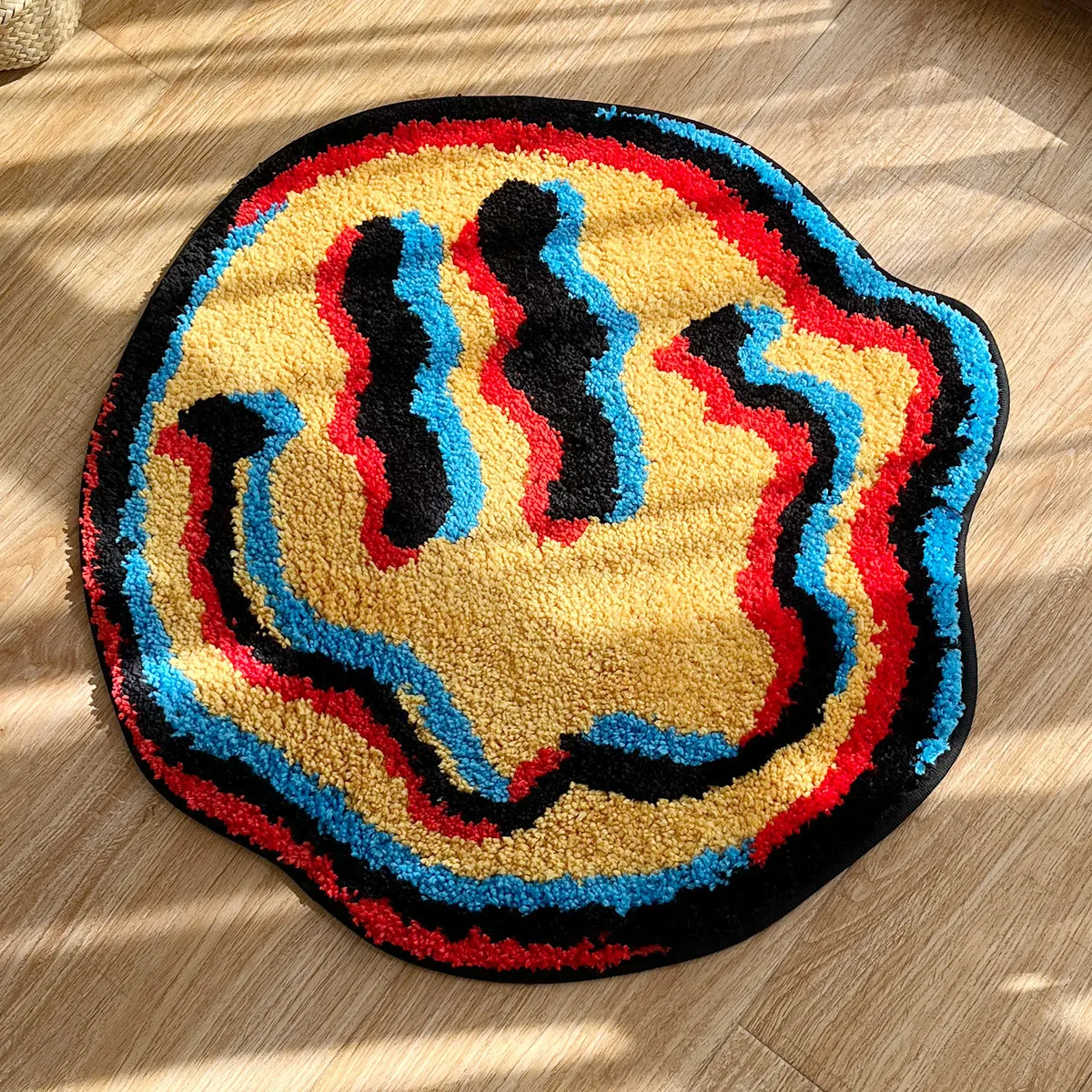 Alfombra Trippy Smiling - Diseño capitoné único |   Regalo ideal para un amigo |   Alfombra de dormitorio Geeky |   Decoración del hogar con respaldo antideslizante de TPR