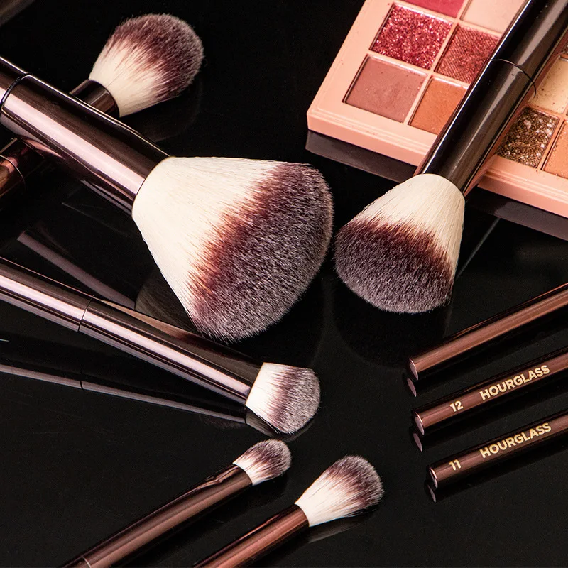 Brocha de Maquillaje Hourglass Cruelty Free - Nuevo Set de 10 Brochas 2024 para Rubor, Polvo, Sombra de Ojos y Base de Maquillaje, Herramientas de Maquillaje Veganas de Lujo