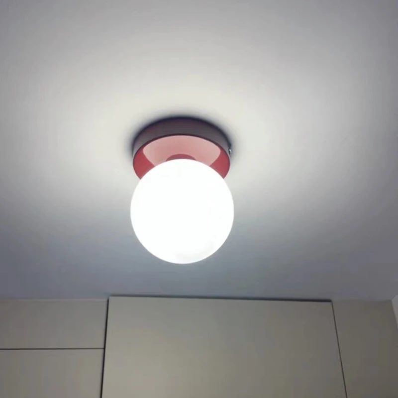 Lámpara de Pared Pequeña Estilo Macaron, Base de Hierro con Pantalla de Plástico en Forma de Bola, Aplique de Luz Moderno para Decoración del Hogar, E27