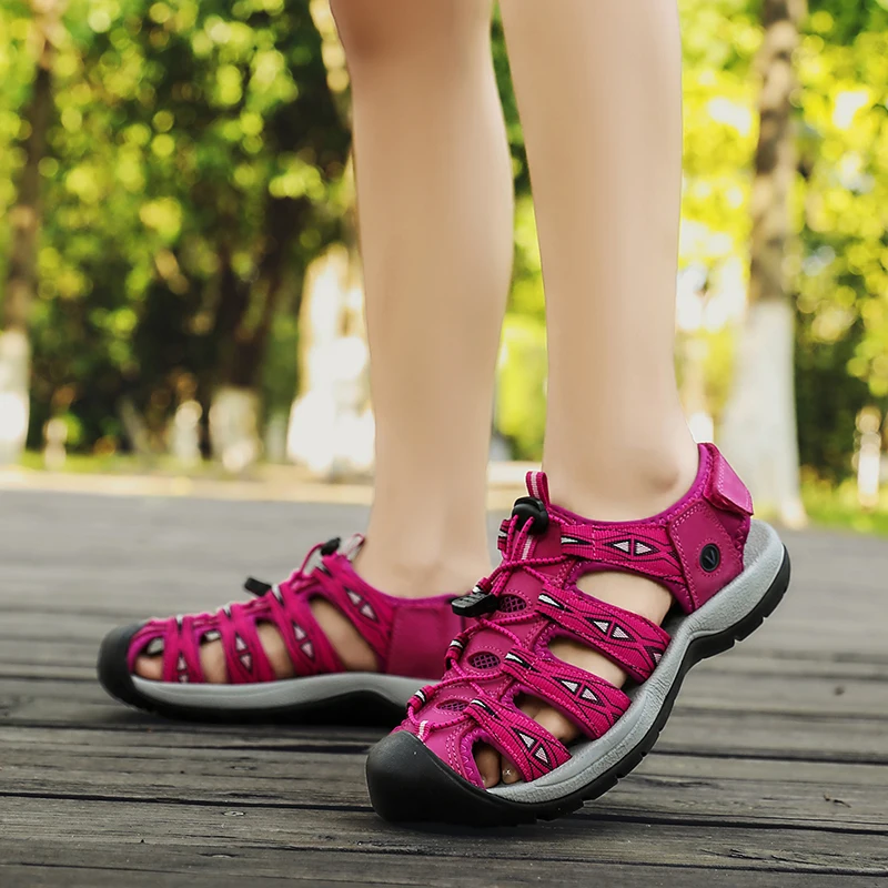 Sandalias de mujer de cuero genuino de verano, cómodas sandalias de gladiador, nuevas zapatillas de deporte de diseñador, sandalias de playa ligeras para mujer al aire libre
