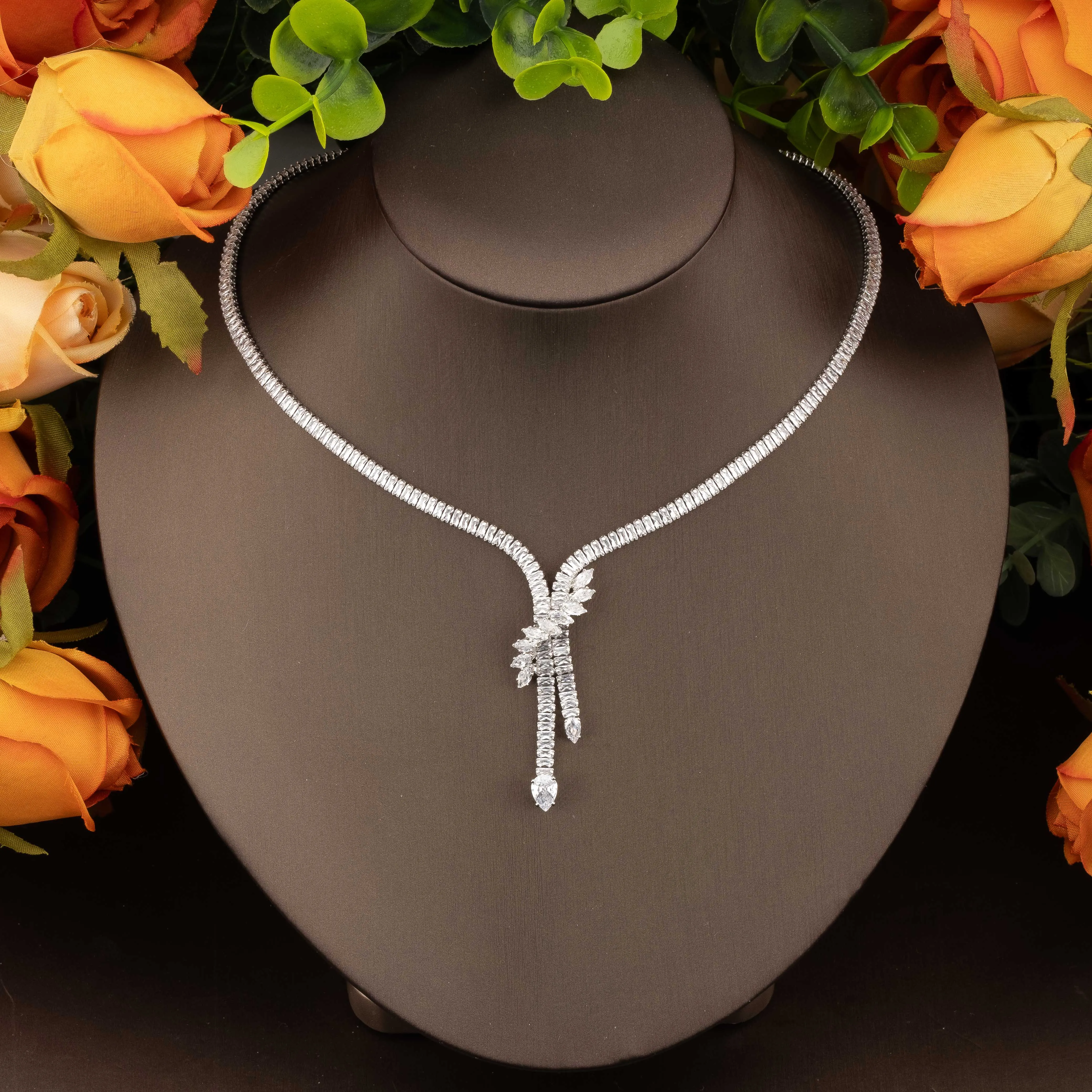 1 conjunto de joyas de circonita cúbica de alta calidad, lujosas y elegantes, con diseño de enredadera, adecuado para que las mujeres las usen en bodas y banquetes. Caja de regalo no incluida