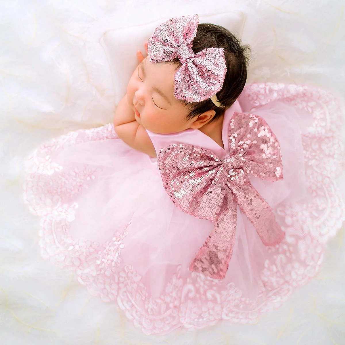 Ylsteed - Conjunto de Ropa para Fotografía de Recién Nacidos, Vestido de Encaje con Lazo Grande para Niña, Diadema con Lazo Brillante, Vestido para Sesión de Fotos de Bebé de 100 Días