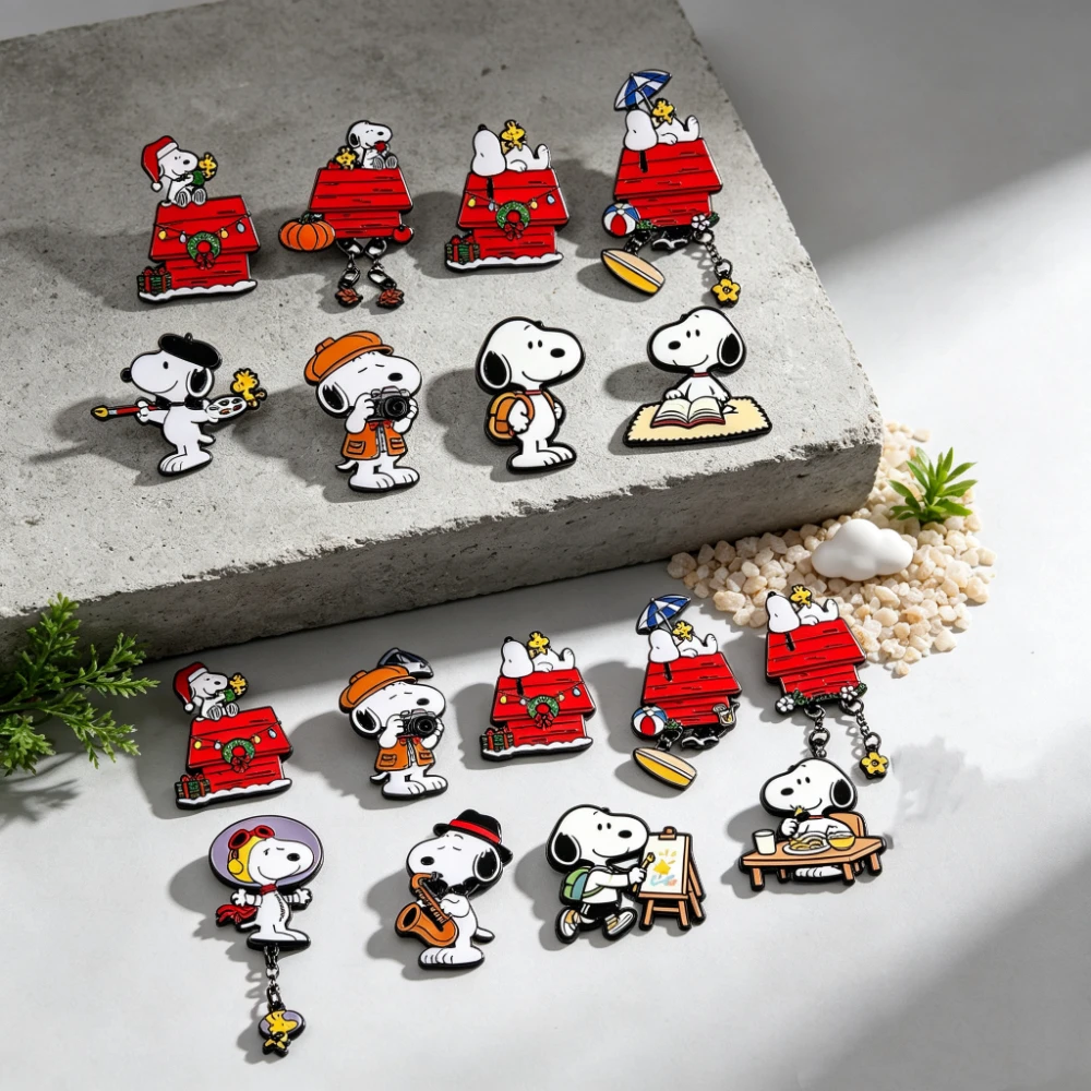 Juego de 13 pines esmaltados, broches de perro blanco de dibujos animados, insignias para mochila, regalo creativo para amigos