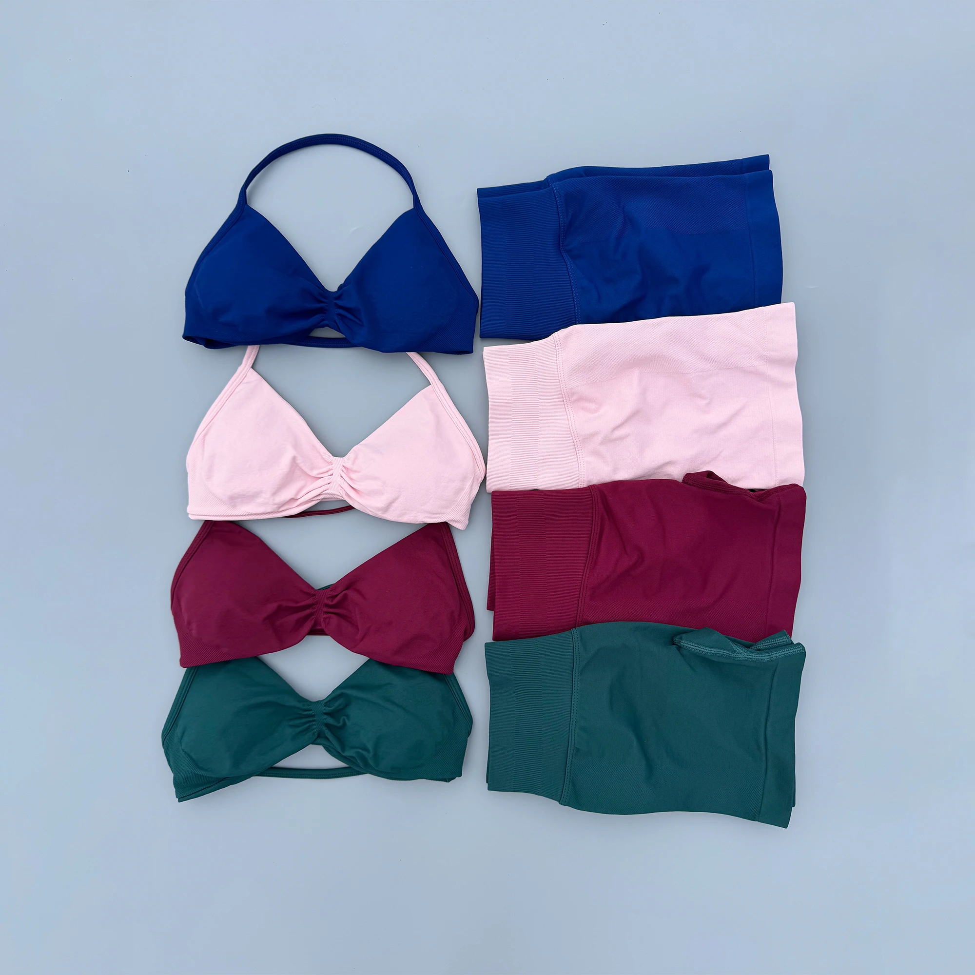 Conjunto Deportivo de 2 Piezas para Yoga y Gimnasio para Mujer, Sujetador Deportivo sin Costuras con Tirantes, Pantalones Cortos de Cintura Alta con Efecto Scrunch, Ropa Deportiva