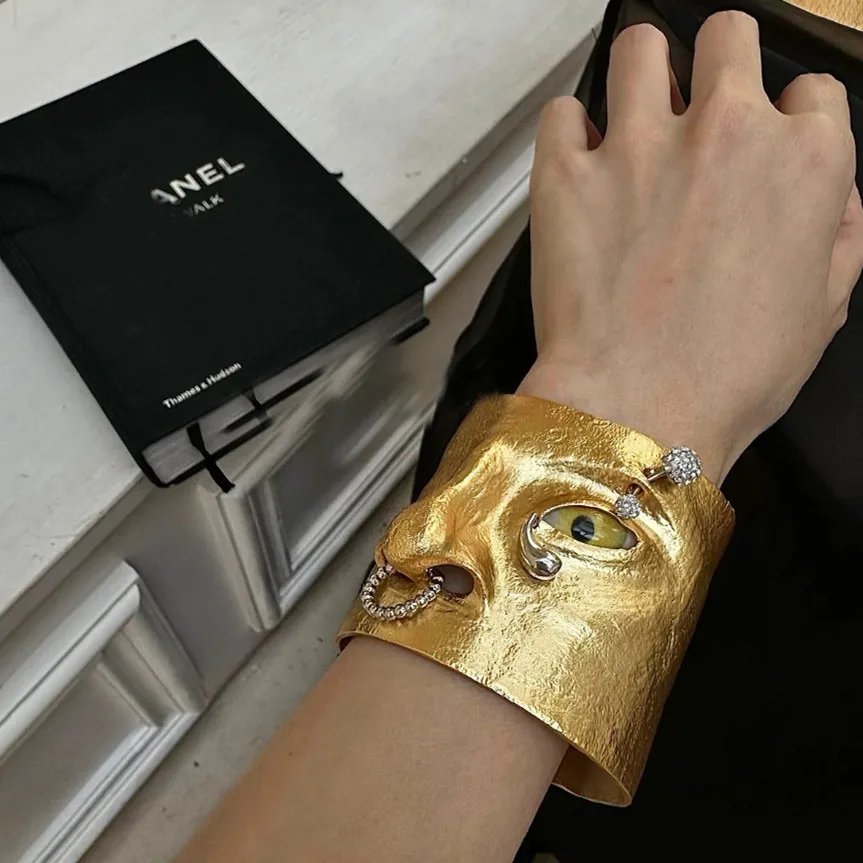 Brazalete con diseño de ojos faciales de Metal étnico Vintage para mujer, joyería, desfile de moda, accesorios de brazalete abiertos a mano