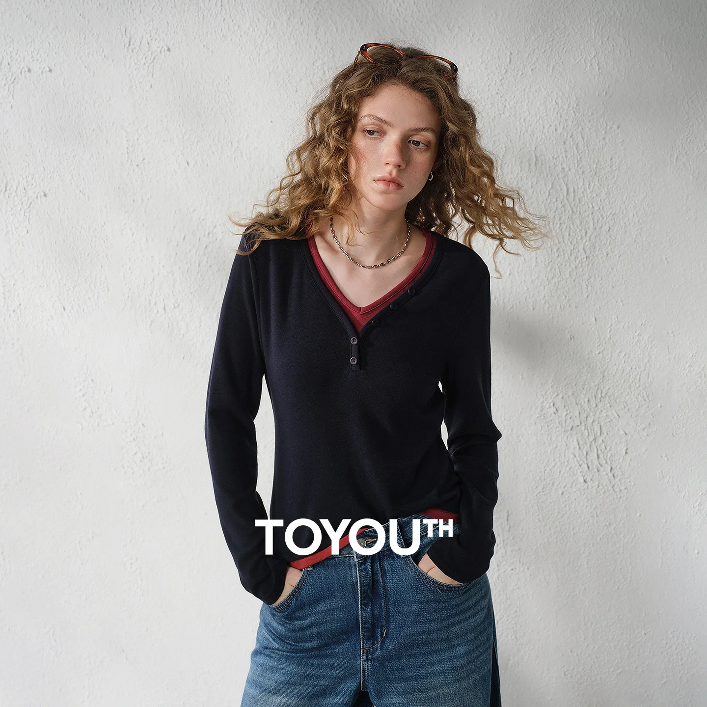 Camiseta de Manga Larga con Cuello en V y Efecto de Dos Piezas para Mujer, TOYOUTH, Otoño 2026, Estilo Cachemir, Corte Ajustado