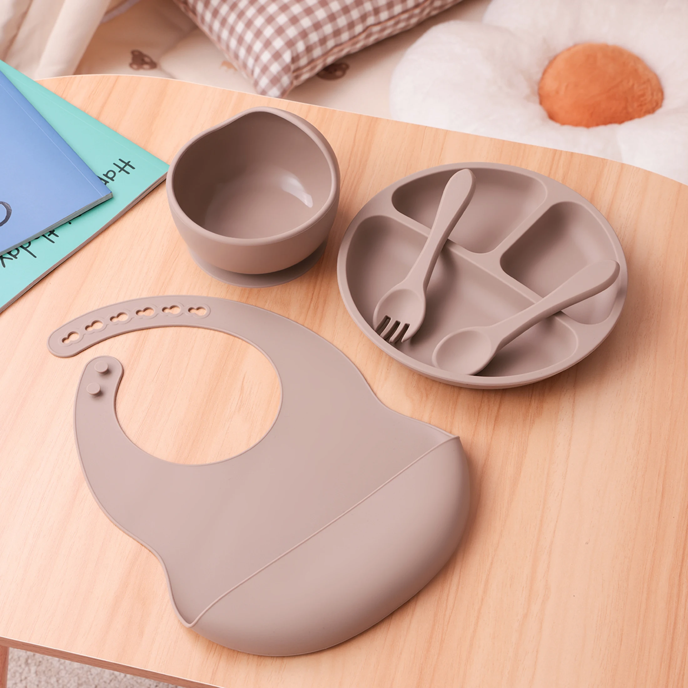 Color niños 5 uds juego de alimentación de bebé de silicona platos de succión plato sin BPA tazón con ventosa babero cuchara tenedor vajilla de entrenamiento juego de regalo
