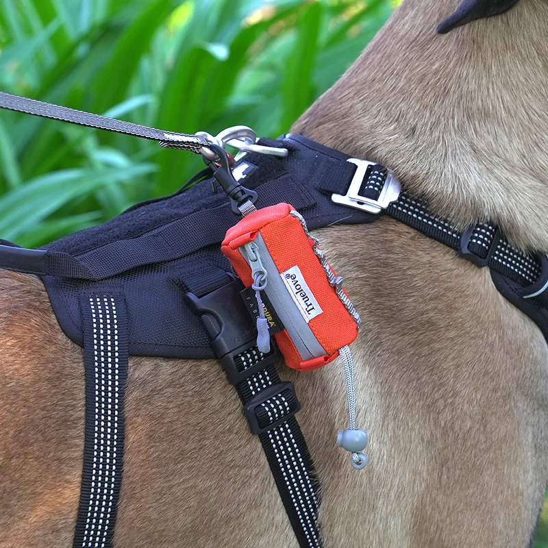 Truelove-dispensador de bolsas pequeñas ajustable para perros, soporte para bolsas de caca canina con mosquetón, adecuado para todas las correas para perros, caminar, TLB2012