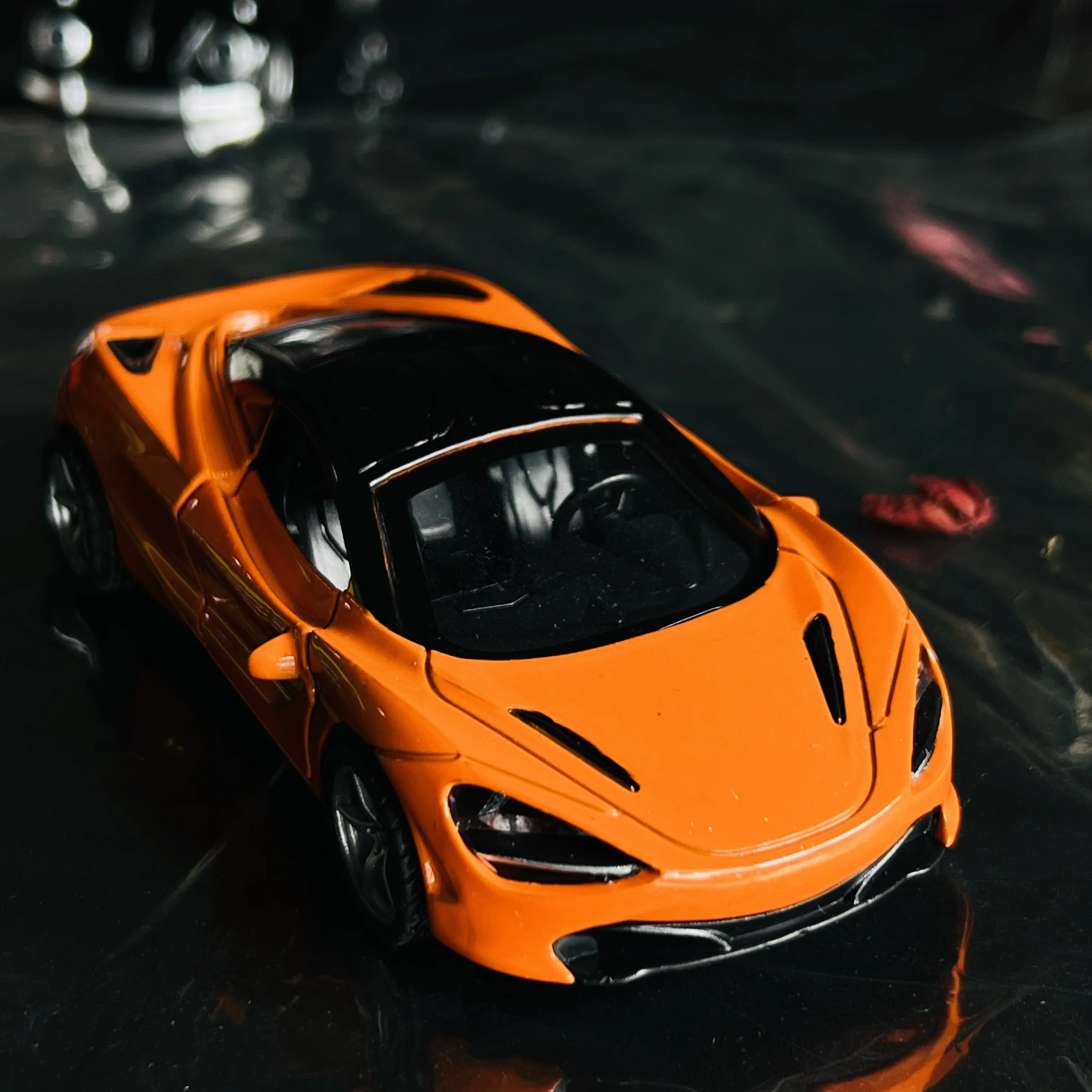 Coche deportivo de aleación de 1: 36 puertas, modelo de simulación de fuerza de retorno, coche de juguete para niños, adorno de regalo para niño