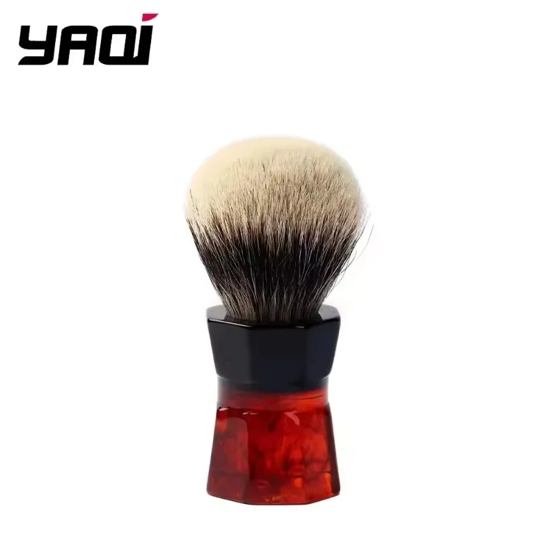 Brocha de Afeitar 2026 YAQI, Brocha de Afeitar de Cerdas Premium, Mango Hexagonal de Resina Negra con Marmoleado Rojo Ámbar, Brocha de Espuma para Afeitado Húmedo para Hombres