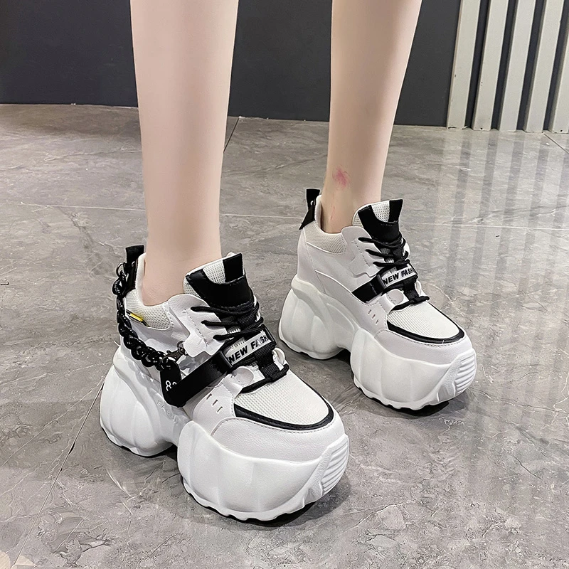 Zapatillas de deporte gruesas con cadena para mujer, zapatos vulcanizados informales con suela gruesa de 10CM, a la moda, con plataforma alta, color blanco y negro