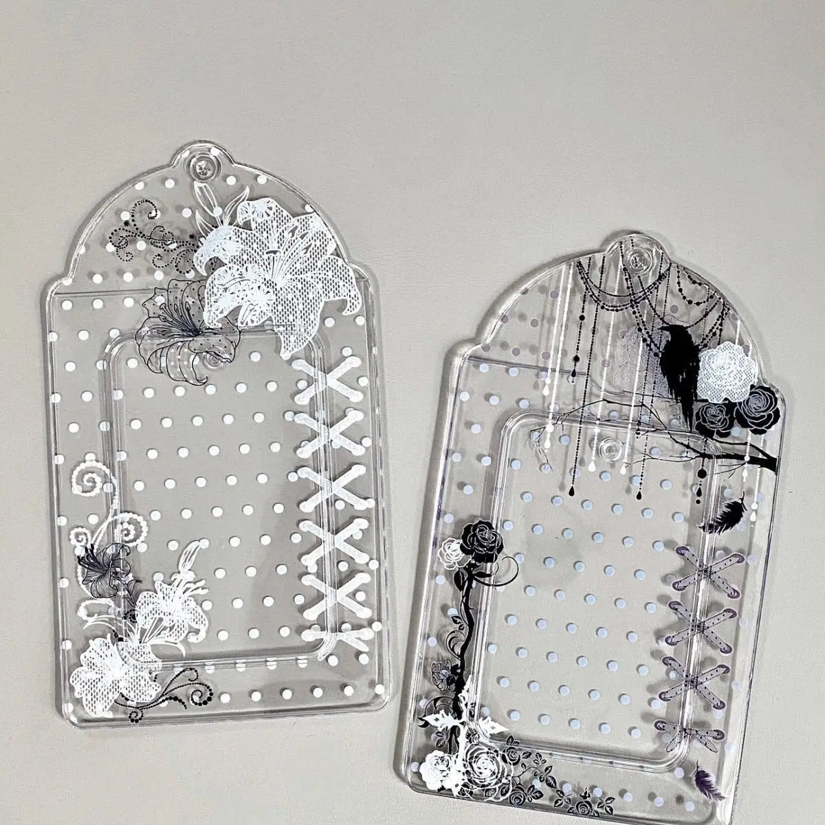 2 unidades de funda de PVC con estampado floral de lunares de 3 pulgadas para tarjetas Kpop, almacenamiento y exhibición de photocards de ídolos, con colgante