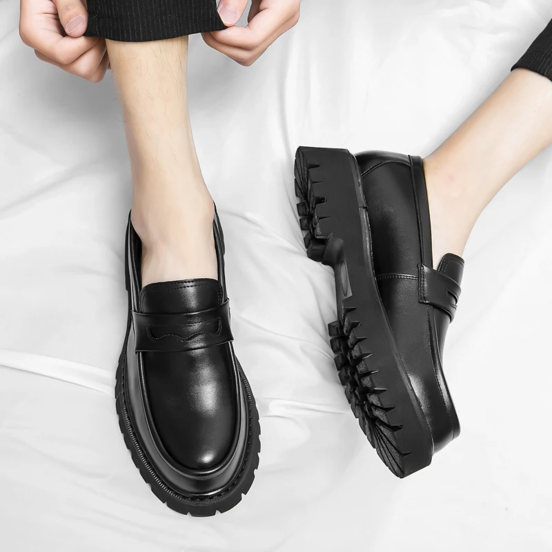 Nuevos zapatos de plataforma, mocasines, zapatos de boda de suela gruesa para hombre, zapatos de negocios formales negros, zapatos informales sin cordones de cuero