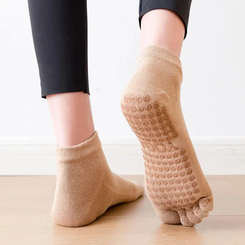 Calcetines de Pilates transpirables para mujer, medias antideslizantes de silicona de cinco dedos para Yoga, Ballet, baile, Fitness, deportes, algodón