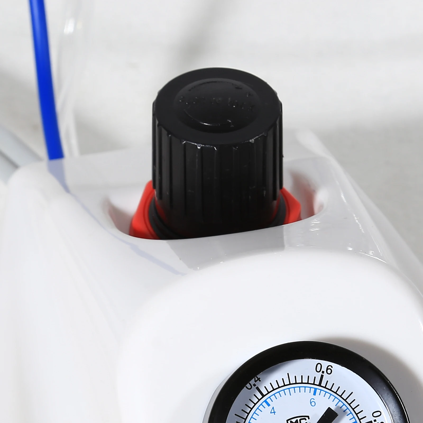 Unidad de turbina de aire Dental portátil que funciona con compresor, botella de jeringa de Triple pulverización y Pedal, herramientas de limpieza de dentista de 2/4 agujeros